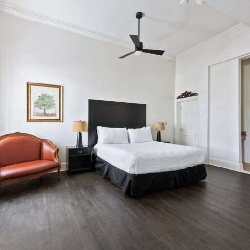 Kstark 1509stcharles Room105 4 Websize Take A Peek 1